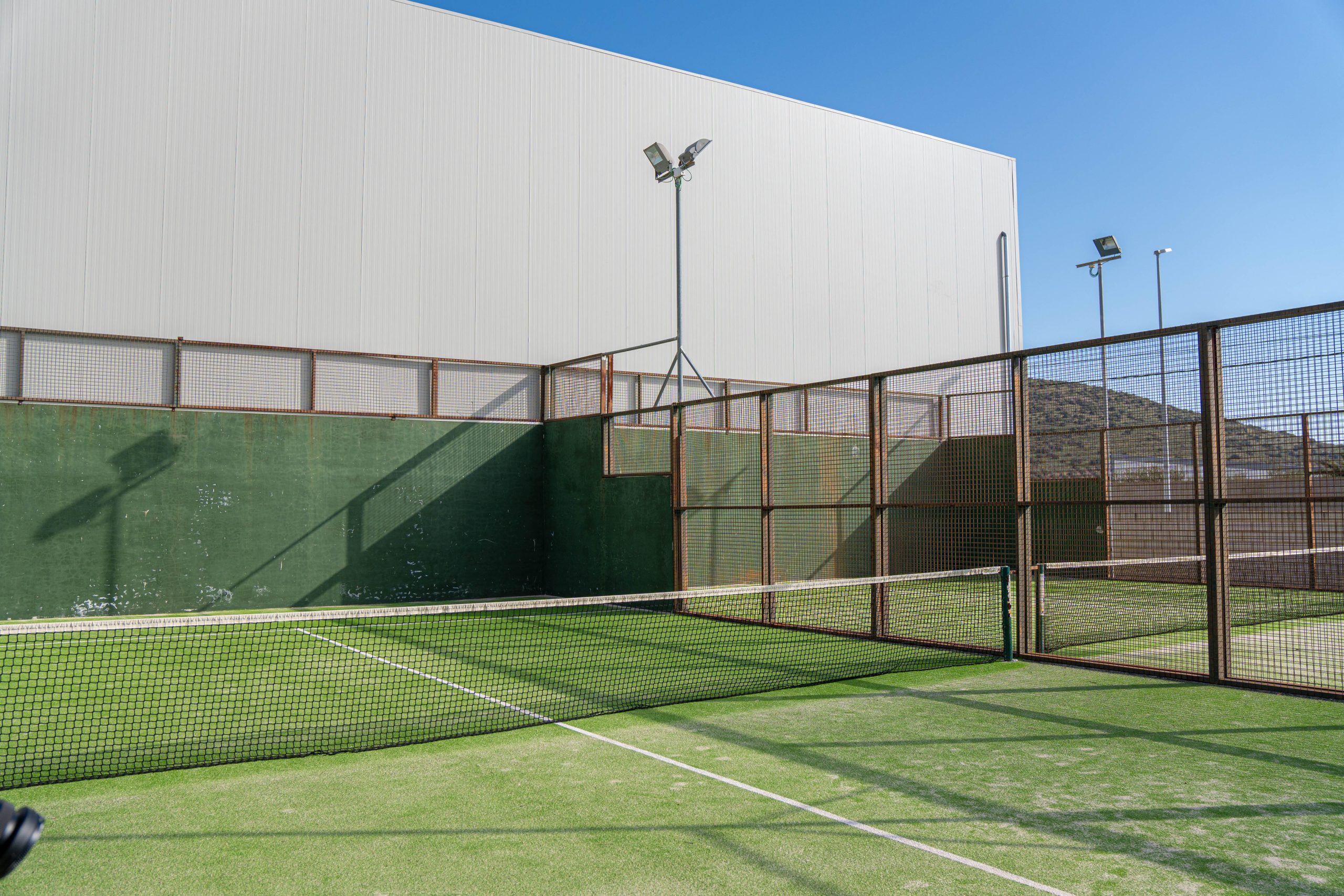 Pistas de pádel en Puerto Lápice, Ciudad Real. Fotografía realizada por Ikonox