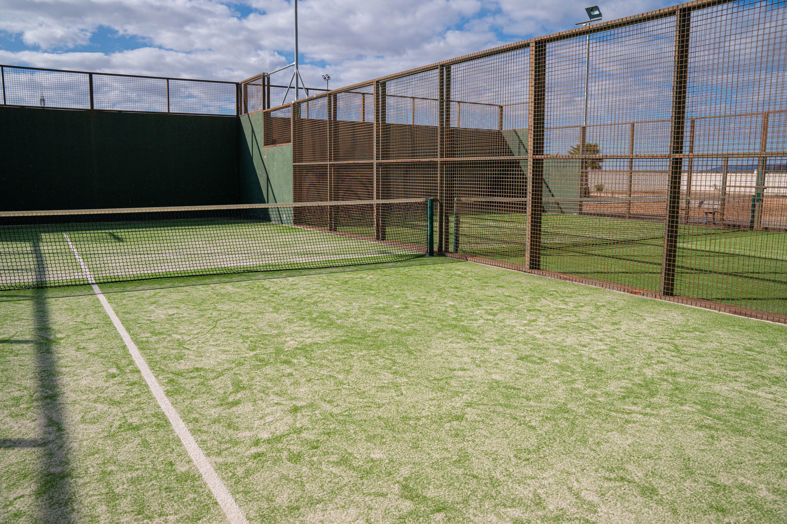 Pistas de pádel en Puerto Lápice, Ciudad Real. Fotografía realizada por Ikonox